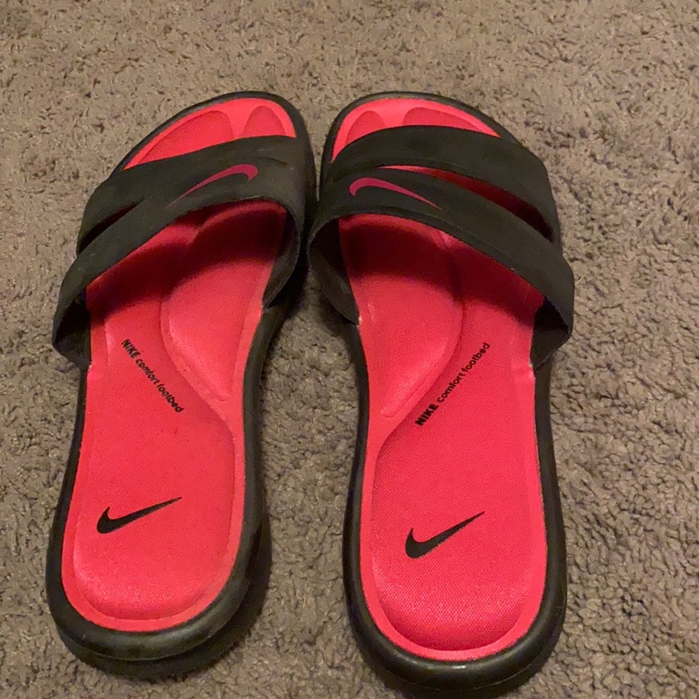 Nike comfort footbed slides